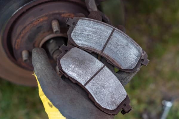 Signs-of-Worn-Brake-Pads-When-to-Replace-Them
